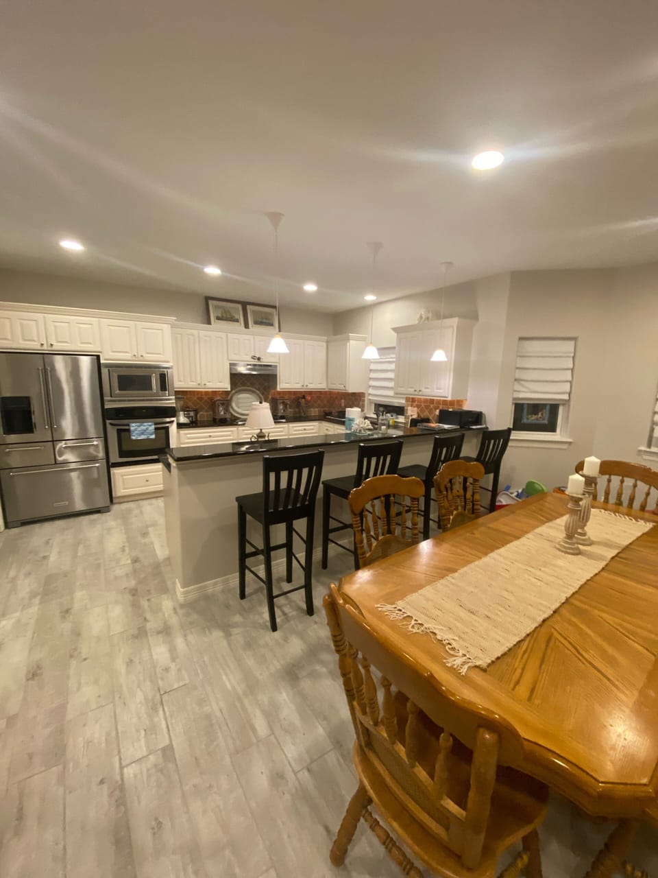 Kitchen dining area