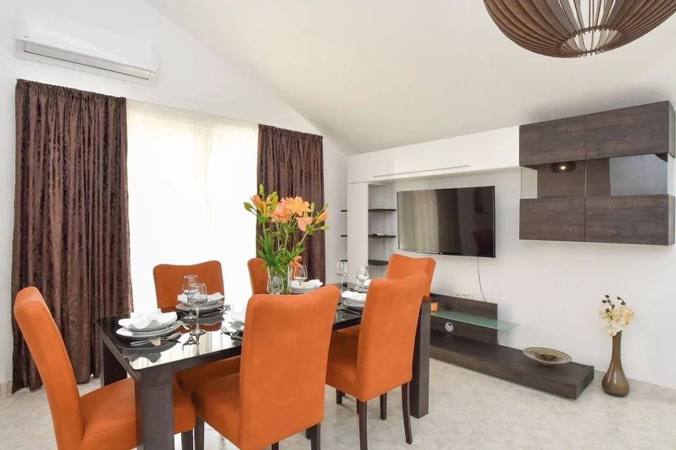 Dining room 2