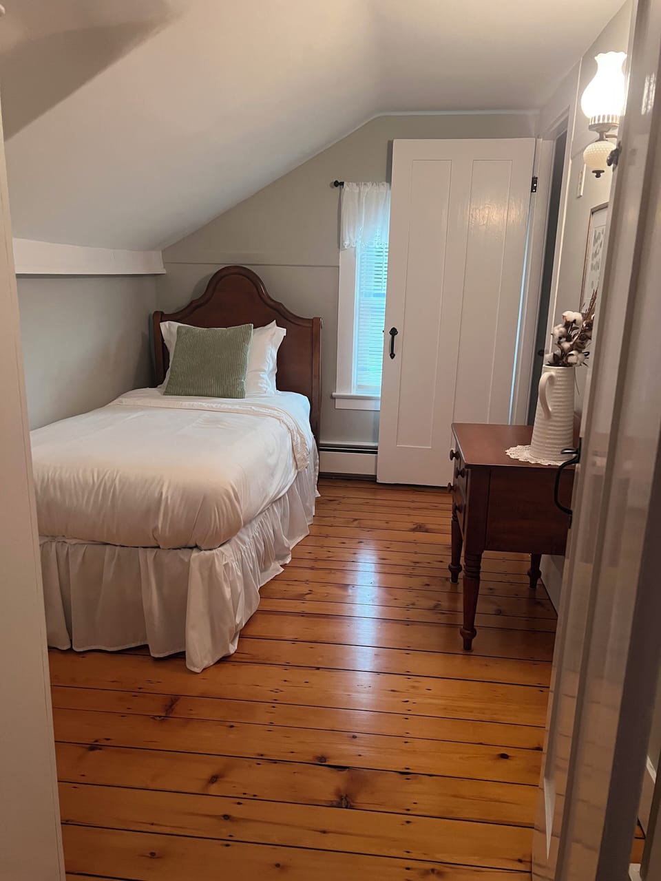 2nd Floor Twin Bedroom #2