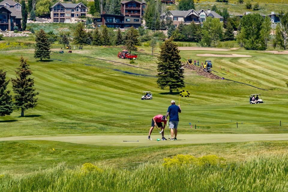 ee off at Wolf Creek Golf Course, 2 minutes away.