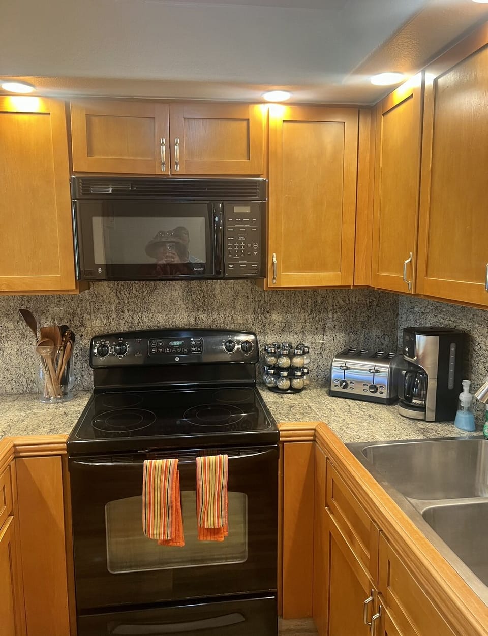Kitchen. Toaster, coffee maker.