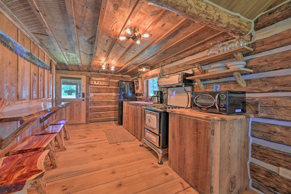 Kitchen | Breakfast Bar w/ Seating