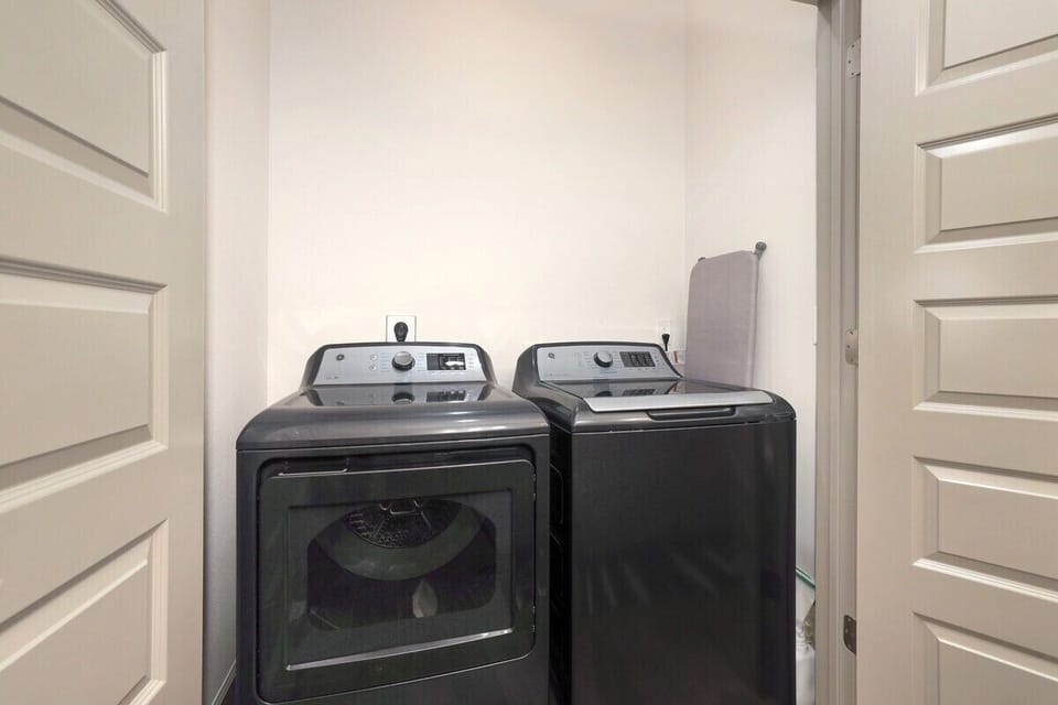 We have a washer + dryer available for guest use.