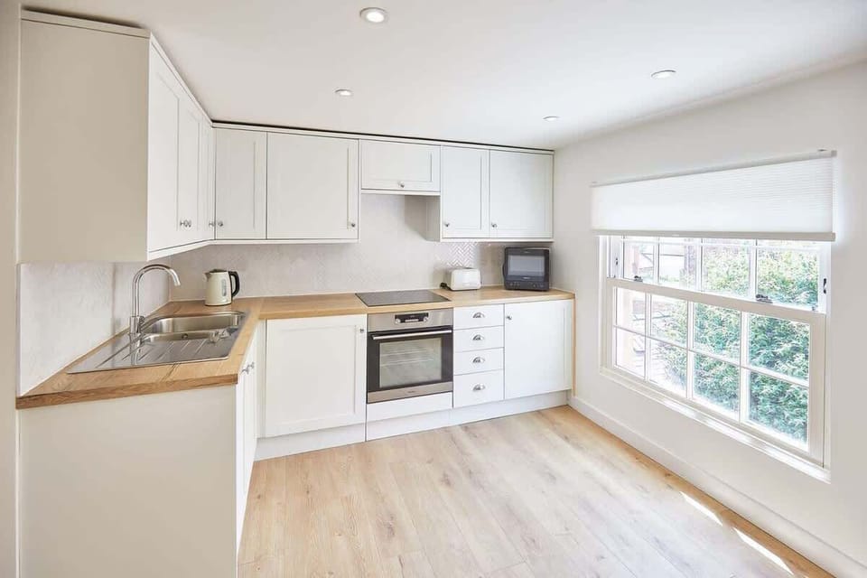 Cosy Coastal @ Golden Lion Apartments, Whitby - Stay North Yorkshire