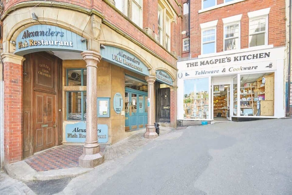 Cosy Coastal @ Golden Lion Apartments, Whitby - Stay North Yorkshire