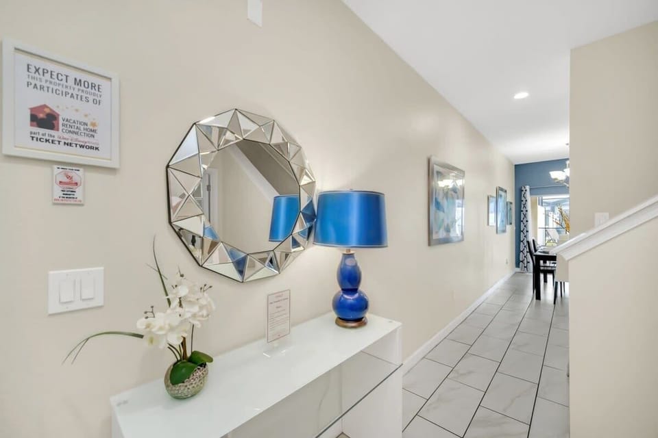 Hallway / Entryway