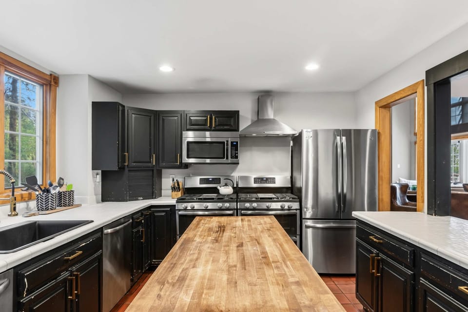 Kitchen: Stainless steel appliances, 2 gas stoves, 2 dishwashers, large island