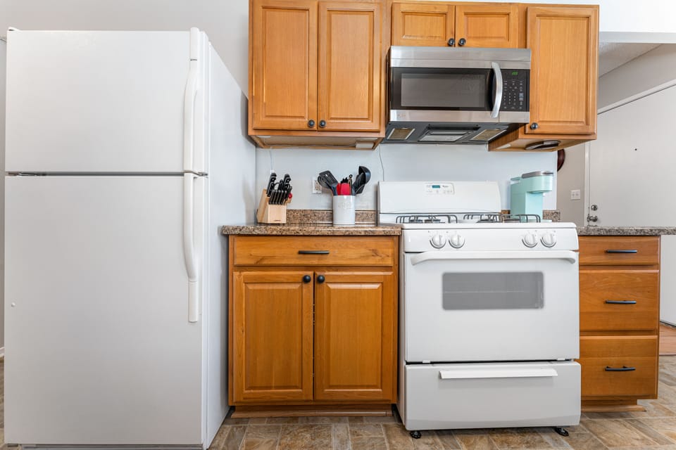 Keurig, tea pot, toaster, blender, dish washer, microwave.