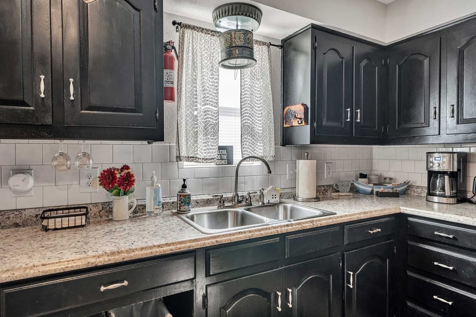 Full kitchen