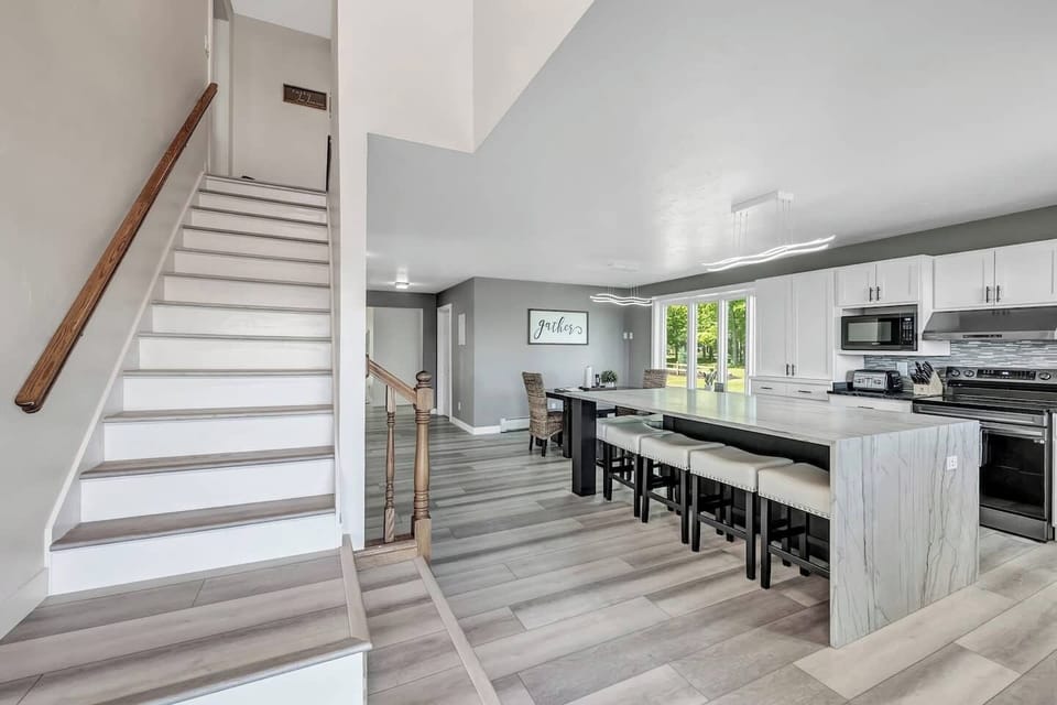 Kitchen and view upstairs 