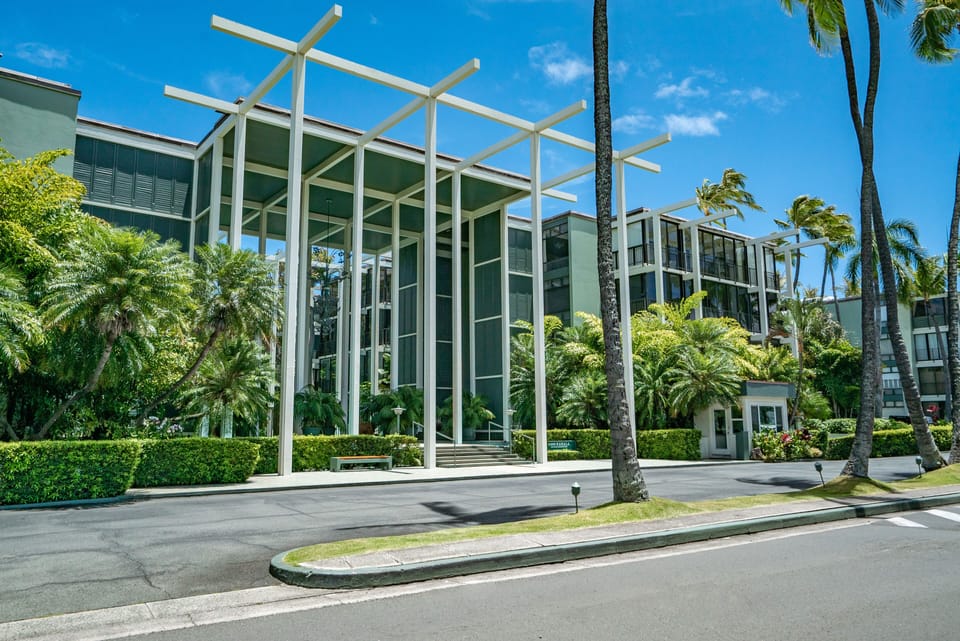 Kahala Beach condos, sophisticated, secure and right on the beach.