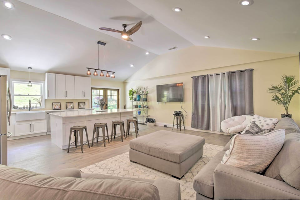 Living Room | Smart TV