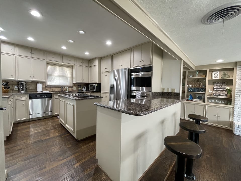 Kitchen stocked
 barstools
Water dispenser

