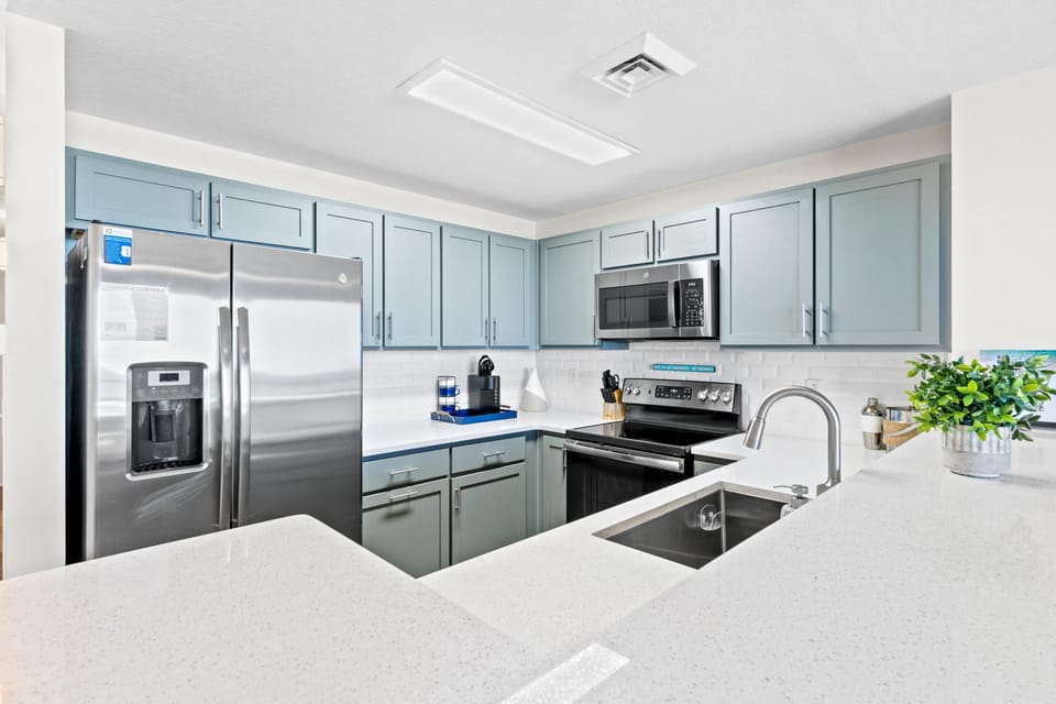 Kitchen with Breakfast Bar