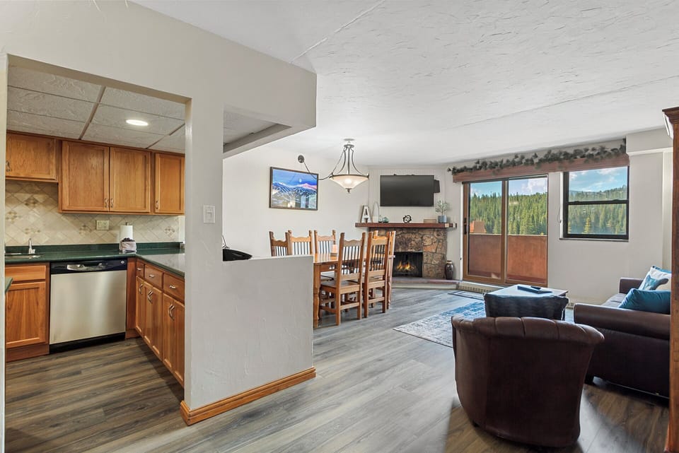 bright and spacious condo with beautiful mountain view from the balcony