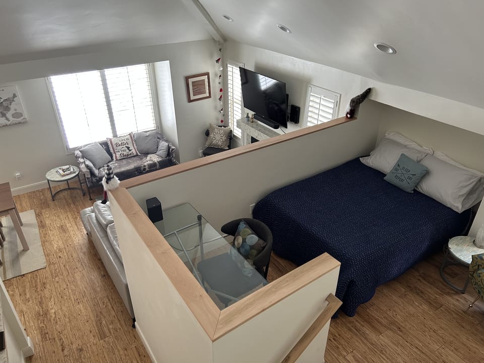 Full platform bed