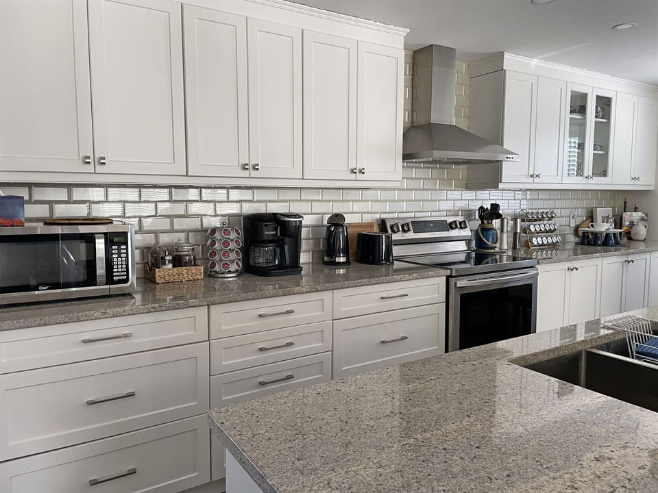 Modern Bright Kitchen