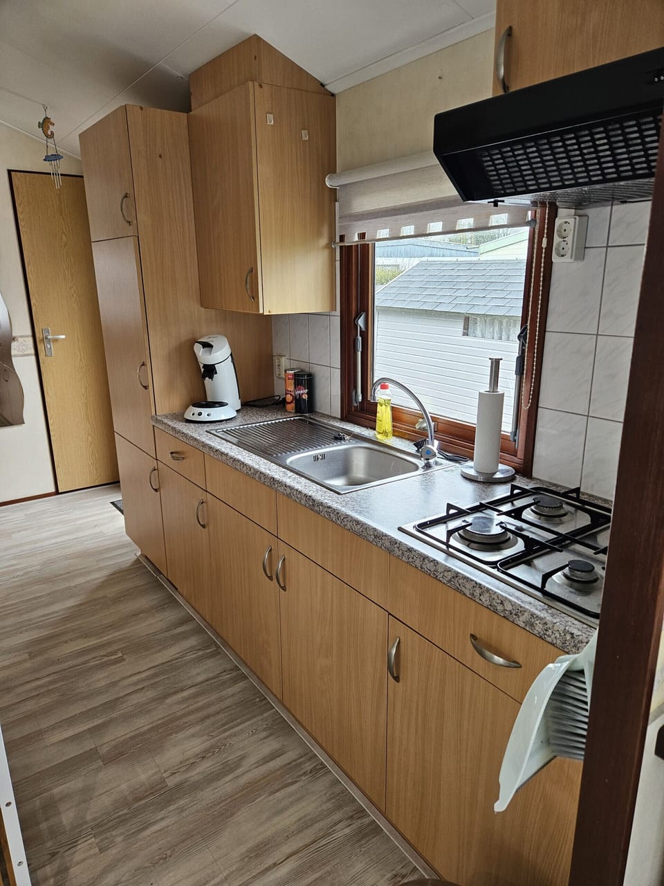 Kitchen, Senseo Coffee machine, Kitchen utensils, Gas hob, Microwave - 1033 EEZZ