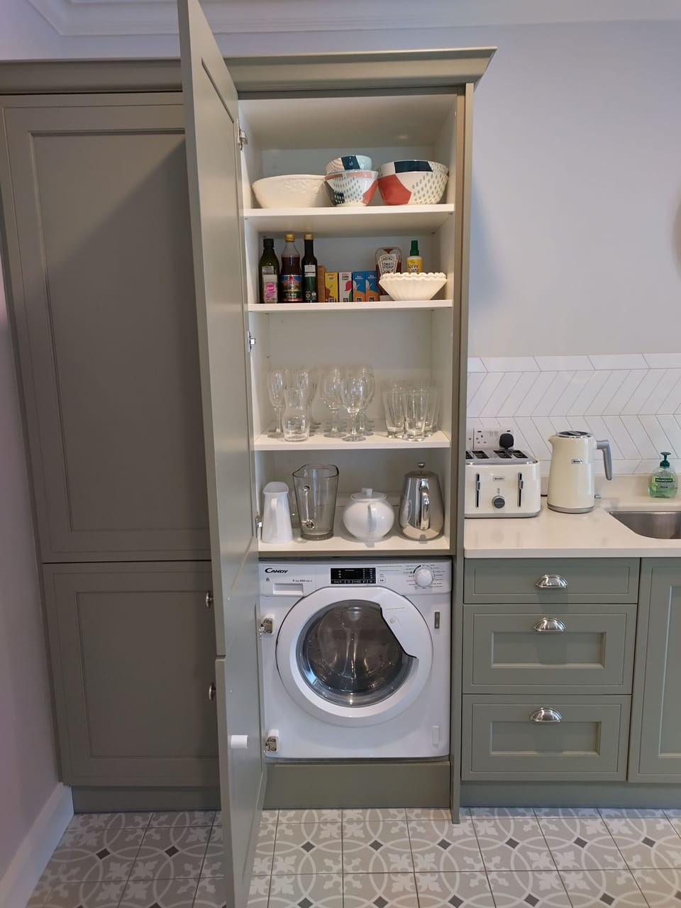 The kitchen has a washer dryer, dish washer, oven, microwave and hob.