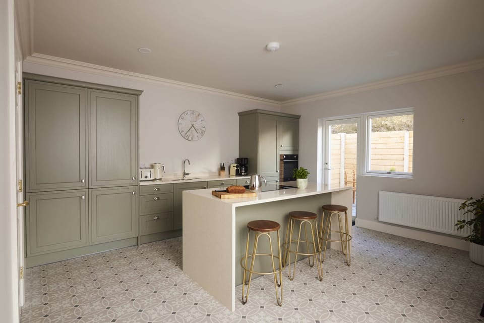 The lodge has a fully fitted kitchen with built-in appliances.