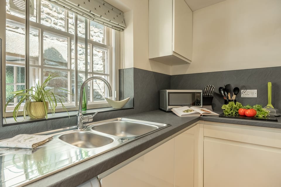 Ground floor: Views overlooking the garden