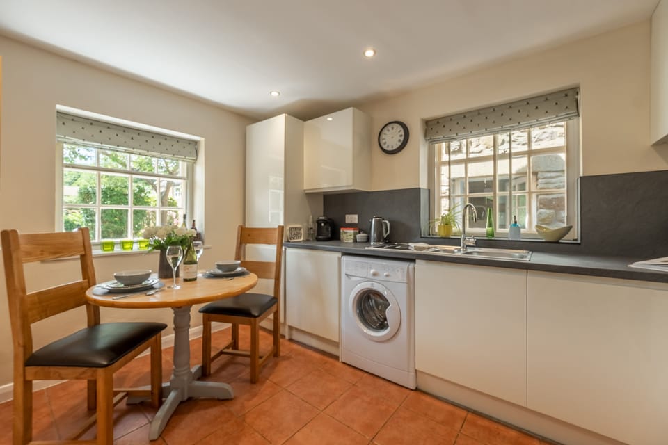 Ground floor: Contemporary kitchen and dining area