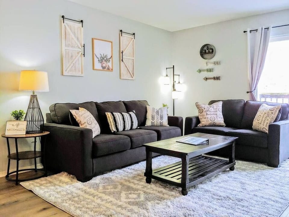 Welcome to Cliffside Cottage! This listing is for TWO side-by-side condos.  6 Bedrooms and 4 bathrooms total, can sleep up to 20!