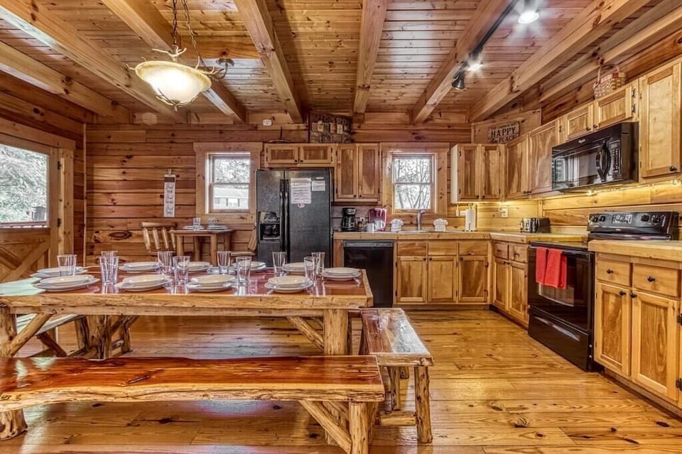 Uncle Buck's Cabin's open living space
