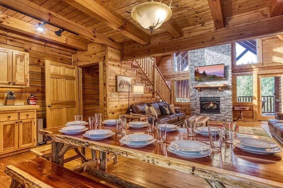 Uncle Buck's Cabin's open living space