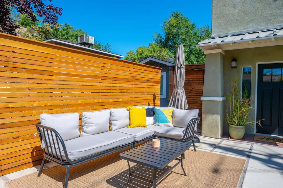 Swanky Downtown Cowboy (95)