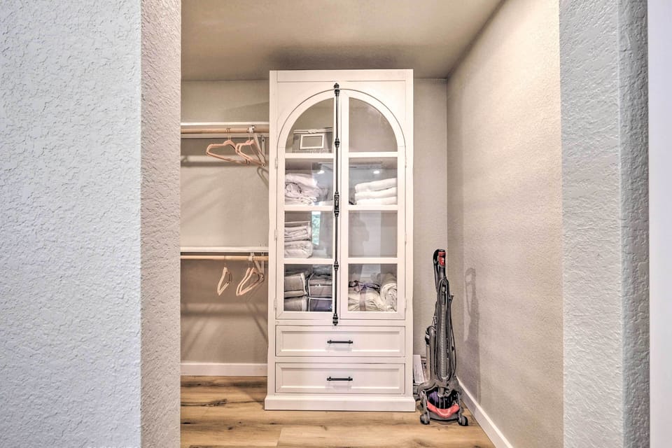 Bedroom 1 | Walk-In Closet