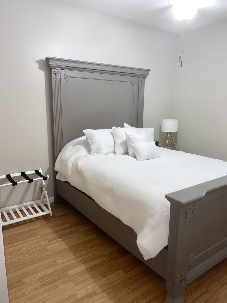 Upstairs queen bedroom 