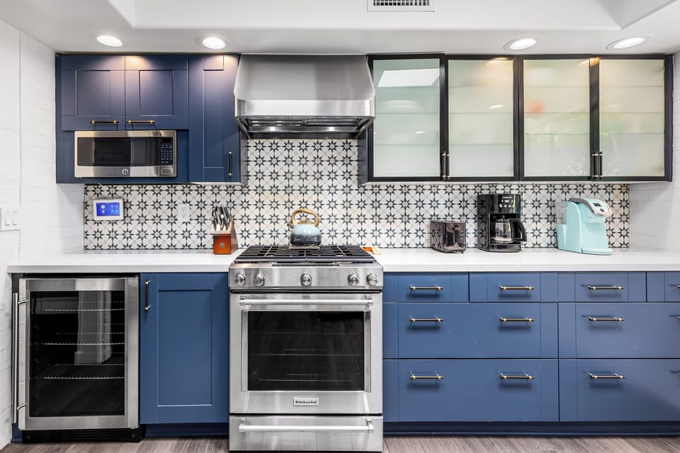Well-stocked kitchen for all your culinary needs