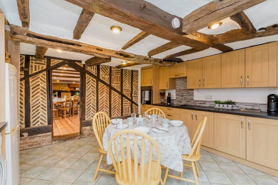 Kitchen/ Breakfast Area