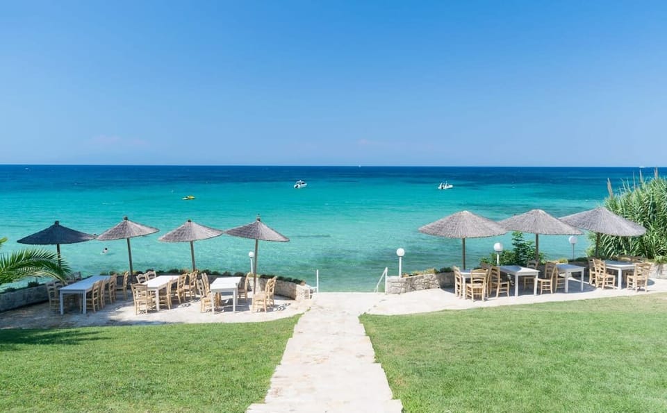 Bask in the breathtaking panoramic views of the vibrant turquoise sea and the villa’s beautifully maintained garden, creating an idyllic backdrop for moments of serenity and relaxation during your stay.