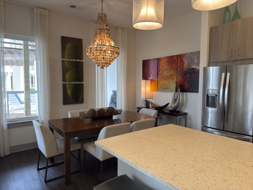 Dining Area - Seating for 6!