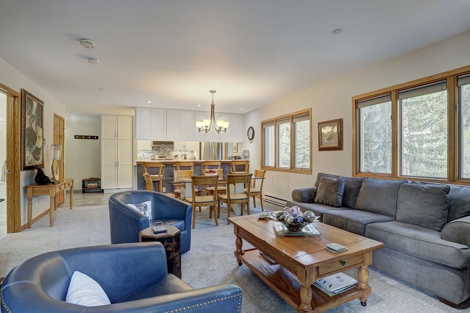 Living Room, Room, Indoors, Furniture, Couch