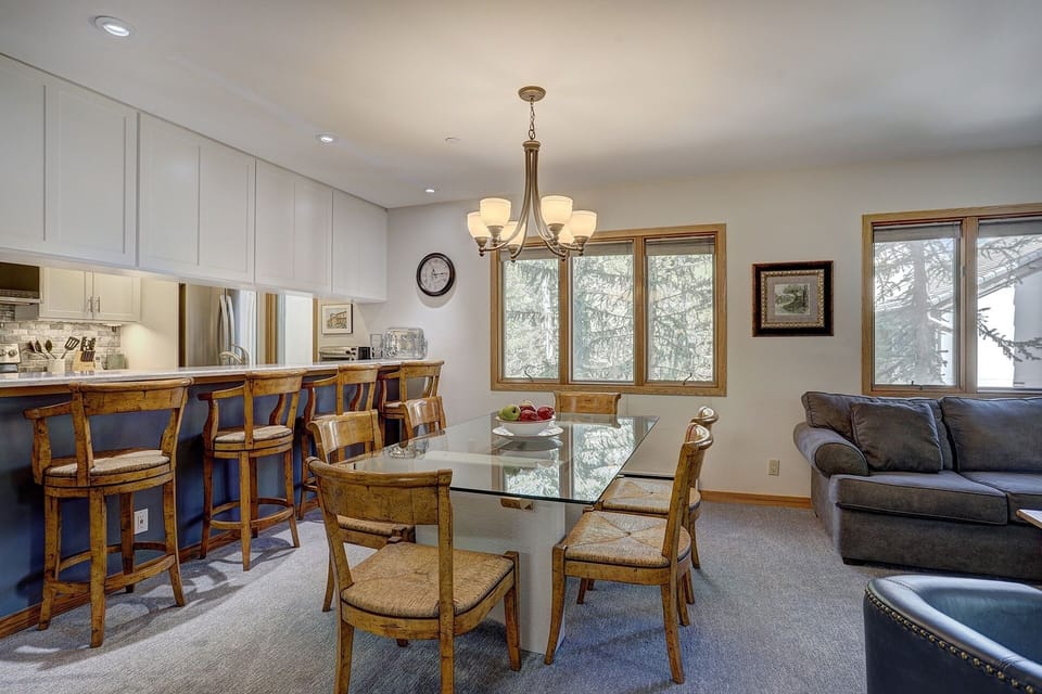 Flooring, Chair, Furniture, Living Room, Room