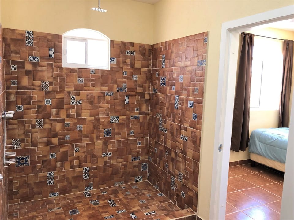 Jack and Jill bathroom (Casita)