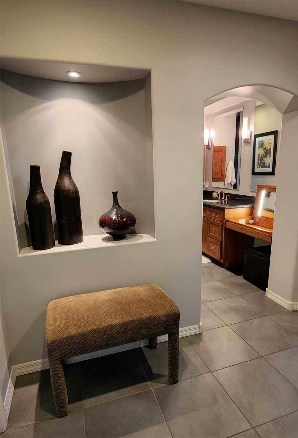 Master bedroom foyer (toilet room to the left)