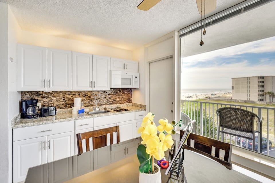 Dining Area | Dishware Provided