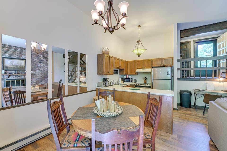 Dining Area | Dishware/Flatware