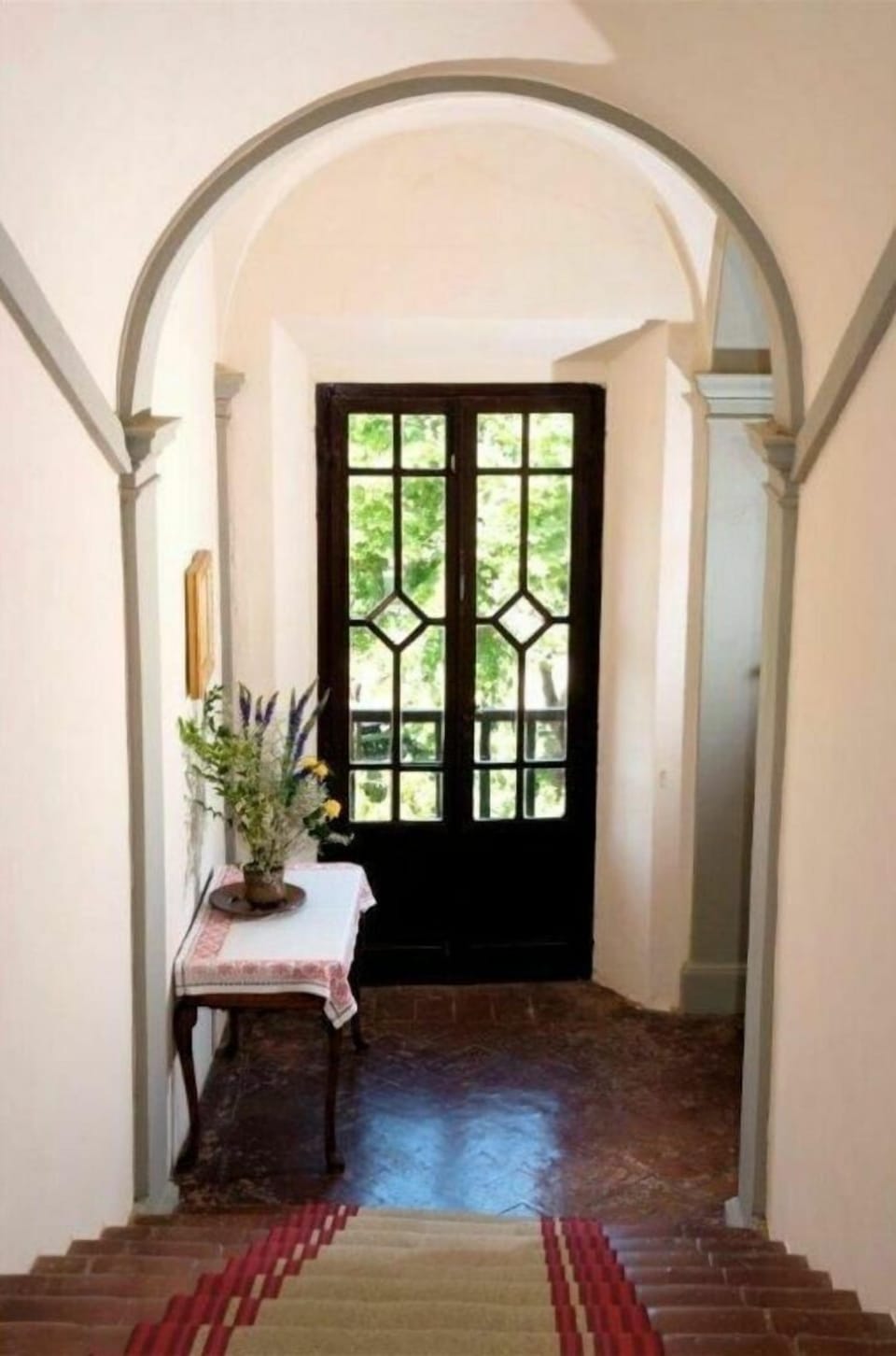 Building, Plant, Property, Window, Houseplant, Flowerpot, Wood, Interior Design, Door