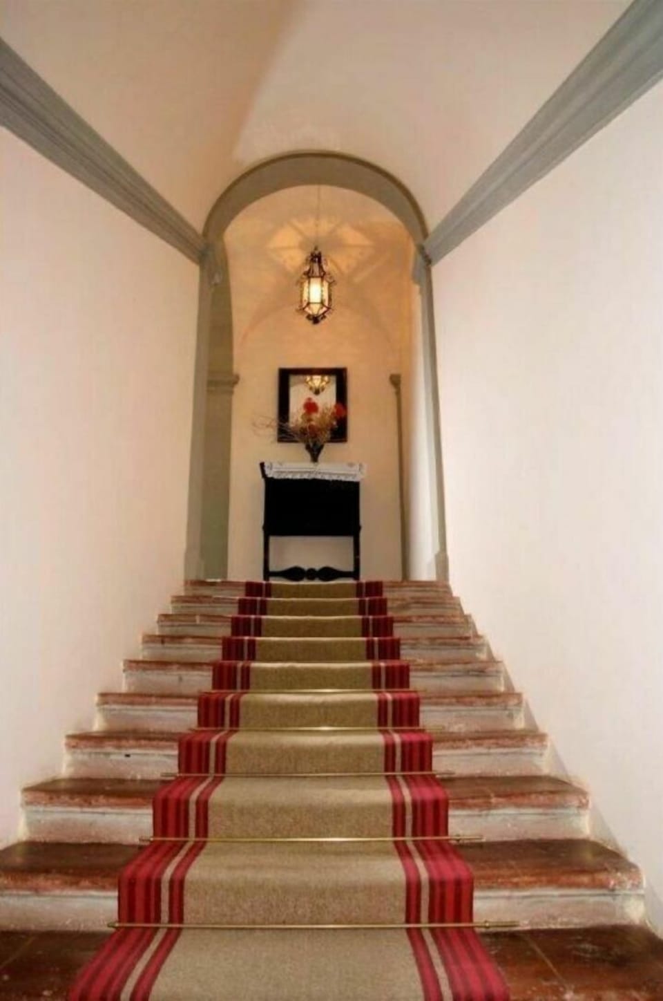 Stairs, Interior Design, Building, Houseplant, Plant, Wood, Flooring, Door, Ceiling