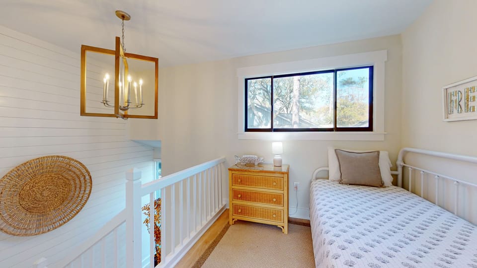 Landing with Twin Size Daybed