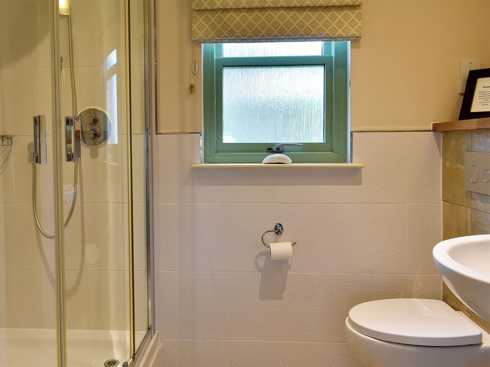 En-suite | Petronella - Paddockhall Cottages, Linlithgow, near Edinburgh 