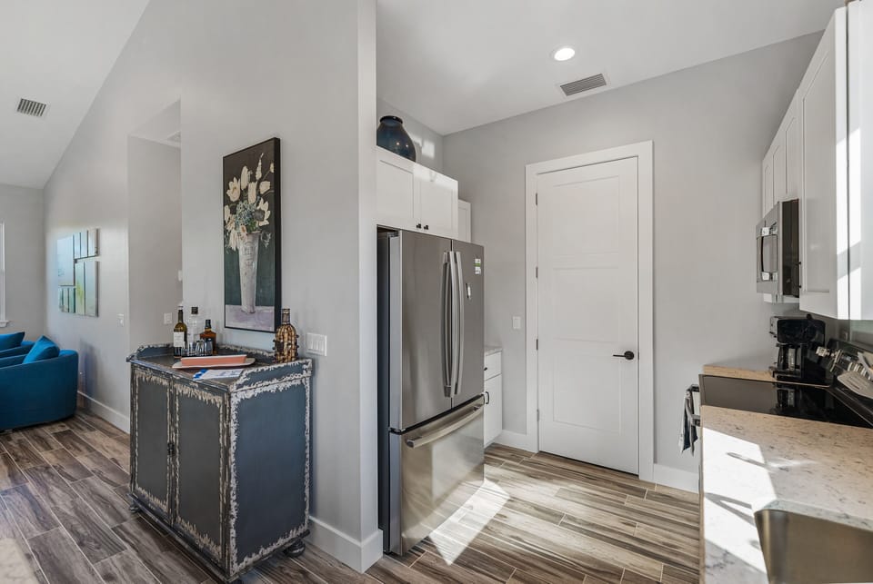 Large ceiling high pantry. Extra storage in the bar.