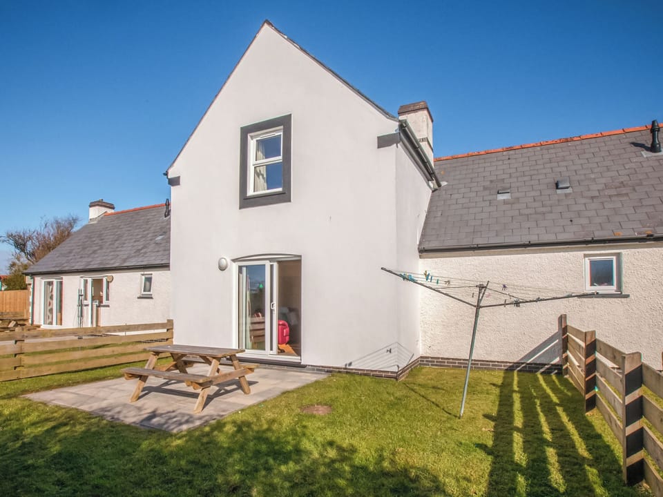 Exterior | Puffin Cottage - Celtic Haven Resort, Lydstep, near Tenby