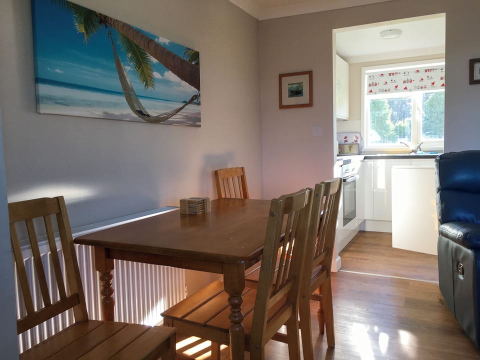 Living room/dining room | 306 Norton Park, Norton Park