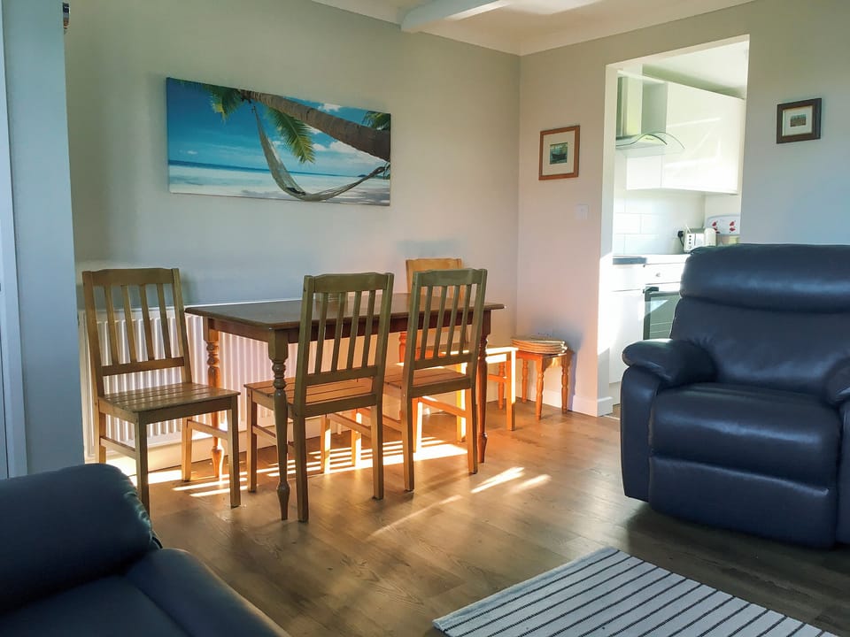 Living room/dining room | 306 Norton Park, Norton Park